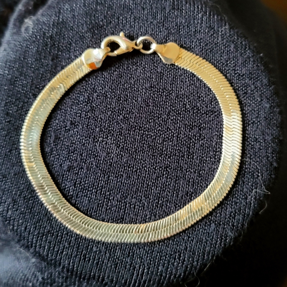 (13) unmarked "silver" type herringbone chain bracelet